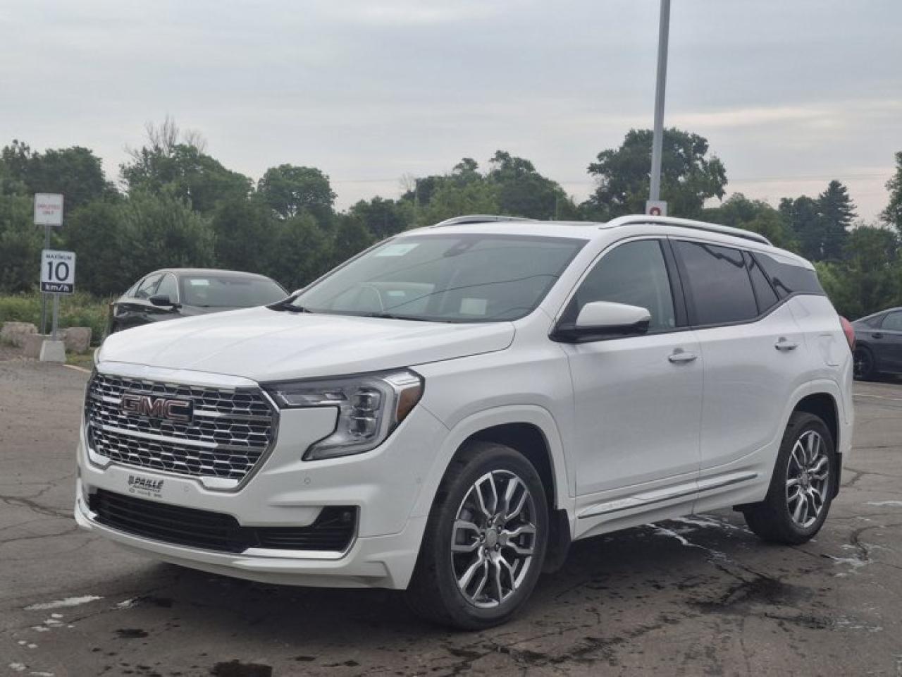 Used 2022 GMC Terrain Denali AWD | Leather | Panoramic Sunroof | Nav | Heated Wheel + Seats | CarPlay + Android and More ! for sale in Guelph, ON