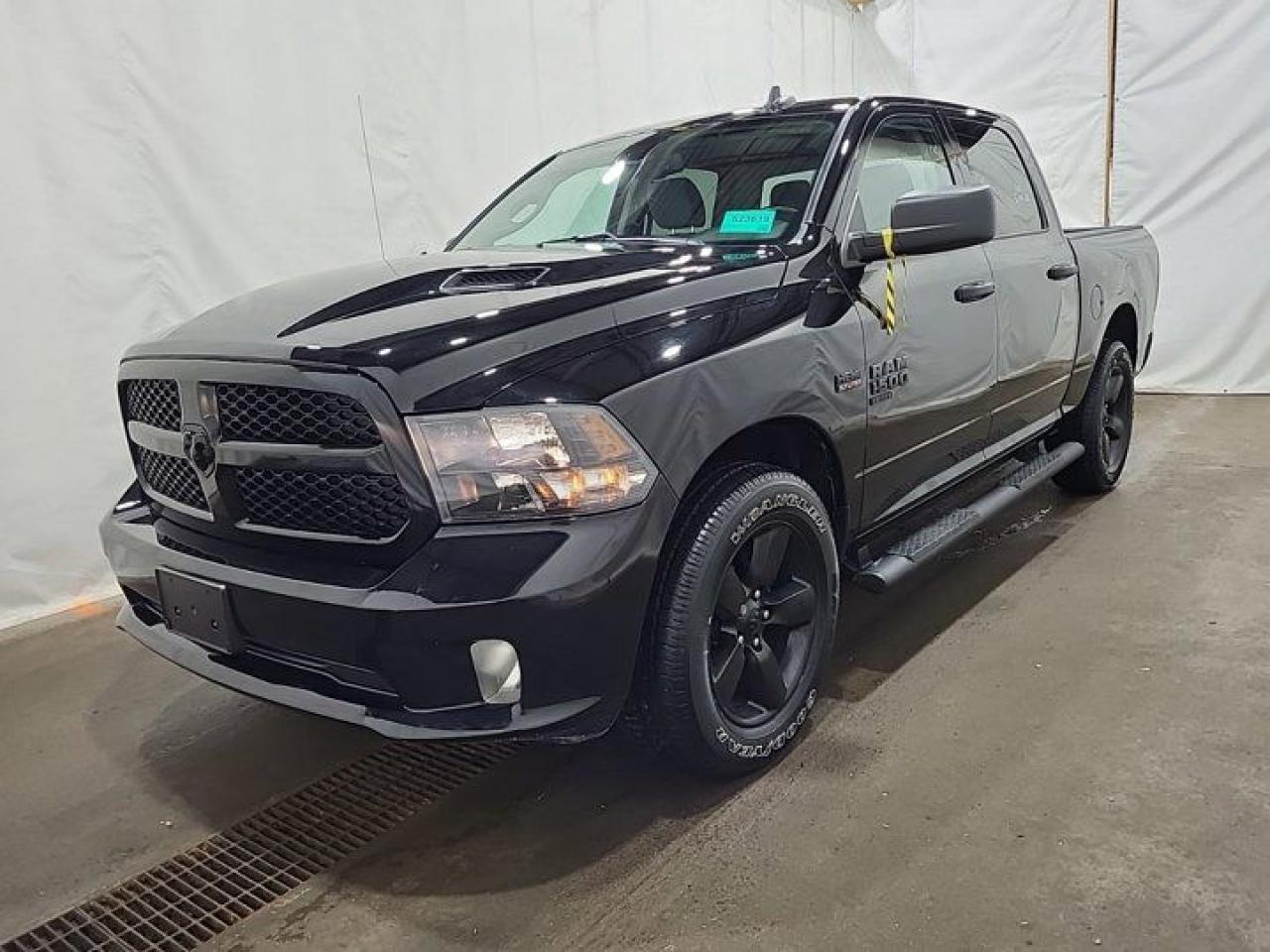 Used 2022 RAM 1500 Classic ExpressCrew 4X4 | Hemi | 3.92 Ratio | Heated Bucket Seats | Heated Wheel | Remote Start | and More ! for sale in Guelph, ON
