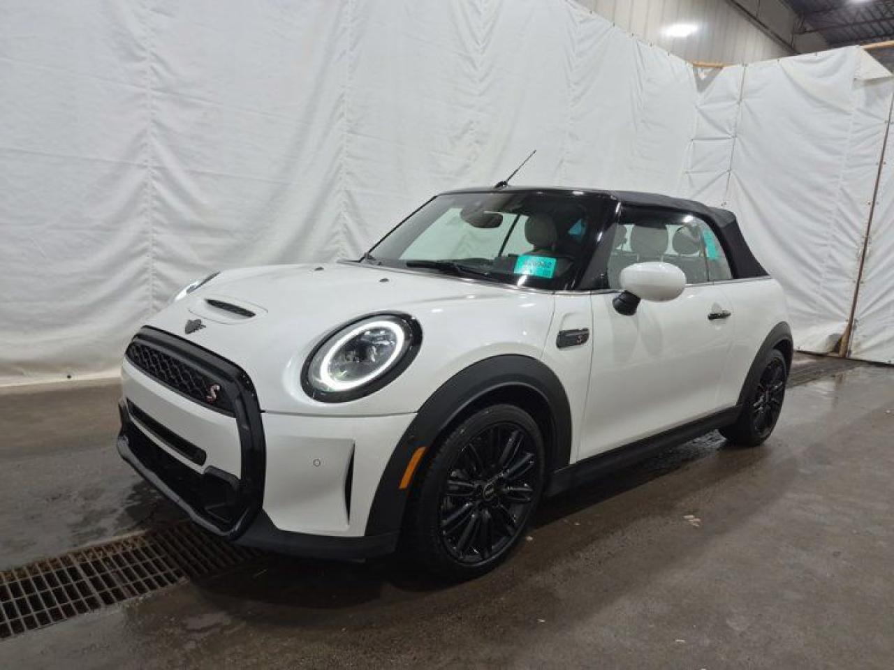 Used 2024 MINI Cooper Convertible Cooper S Convertible | HUD | Leather | Nav | CarPlay | Heated Wheel + Seats | Rear Camera and More ! for sale in Guelph, ON