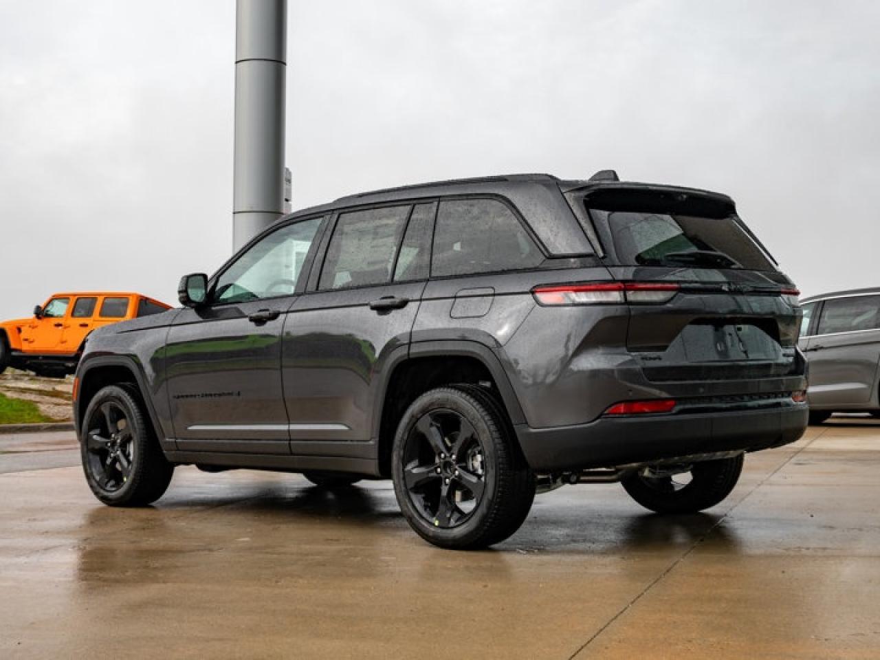 2025 Jeep Grand Cherokee Limited Photo3