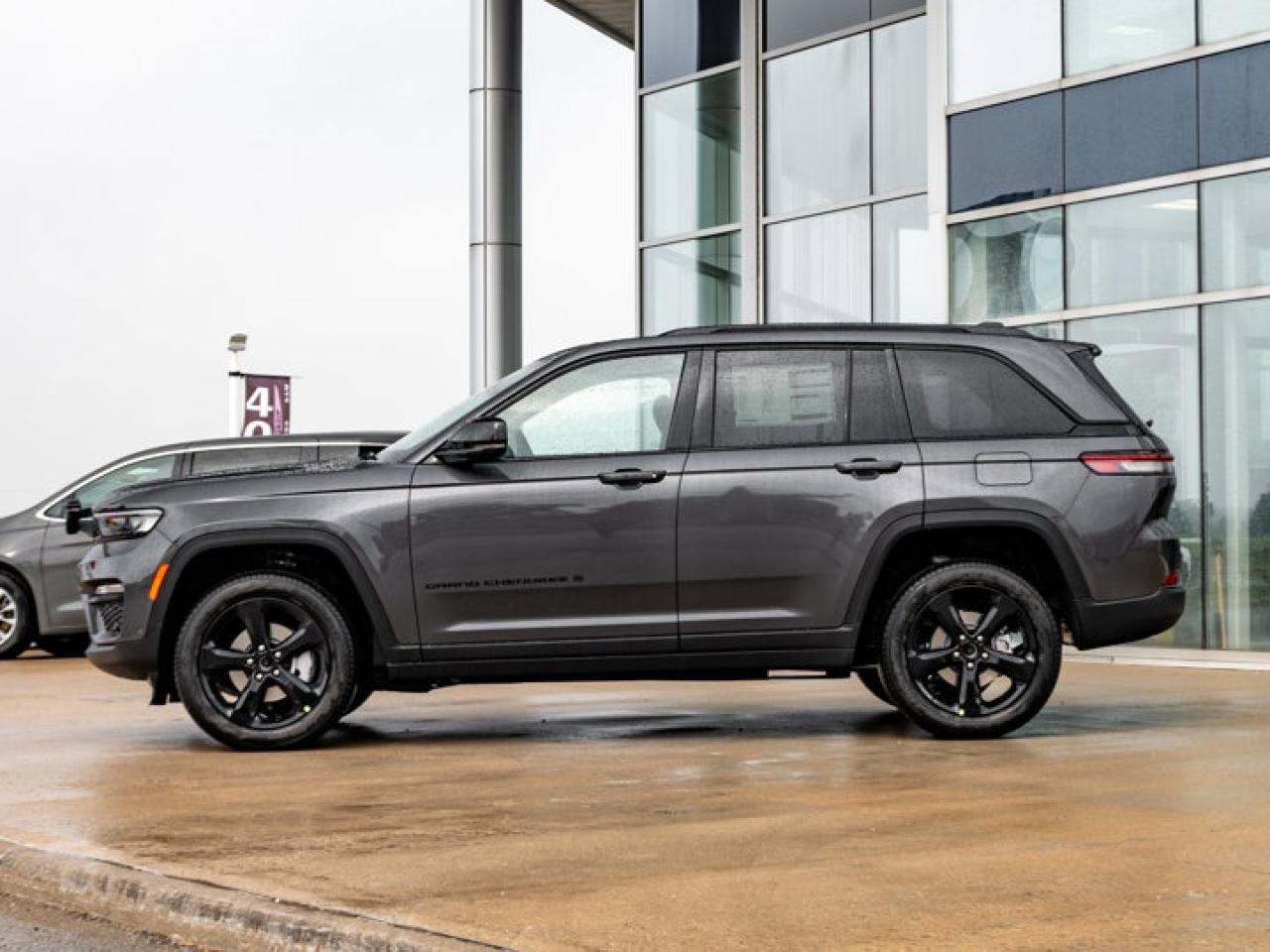 2025 Jeep Grand Cherokee Limited Photo2