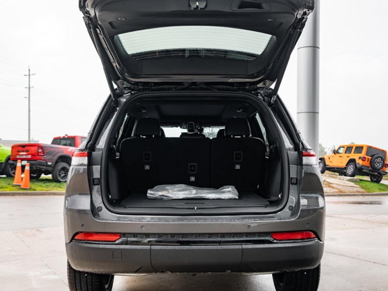 2025 Jeep Grand Cherokee Limited Photo