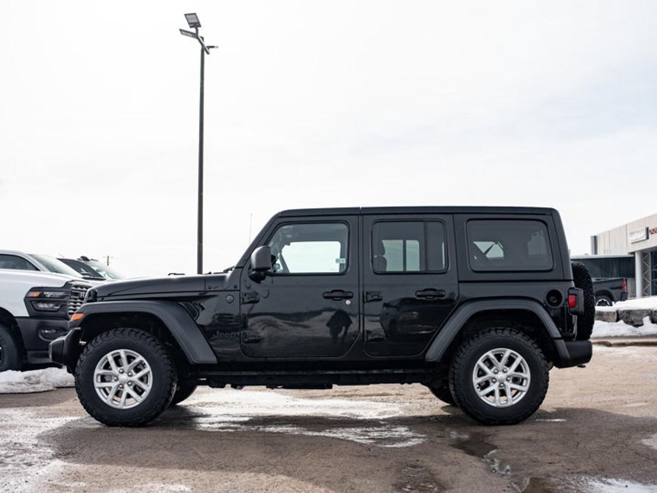 2023 Jeep Wrangler Sport S Photo