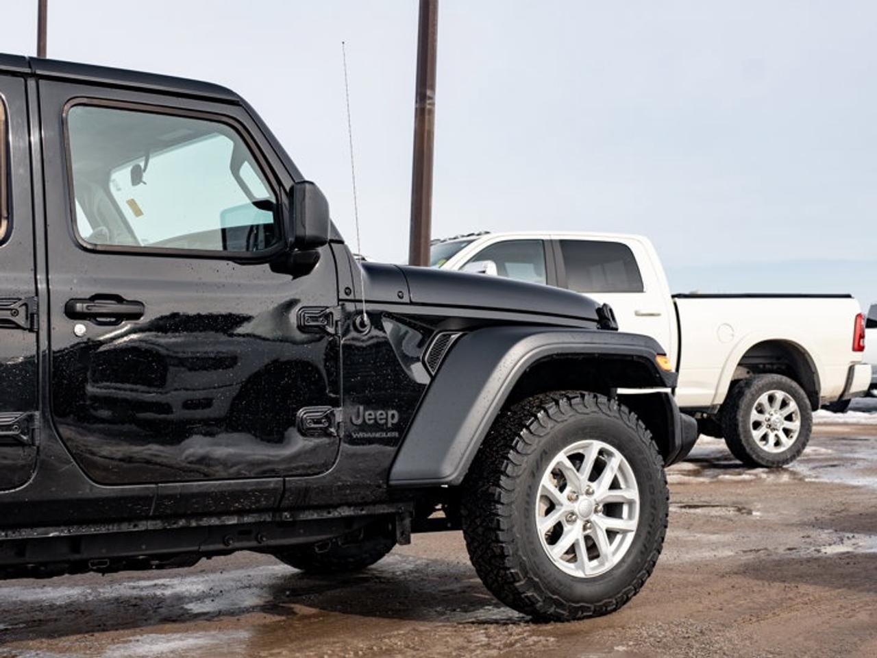 2023 Jeep Wrangler Sport S Photo