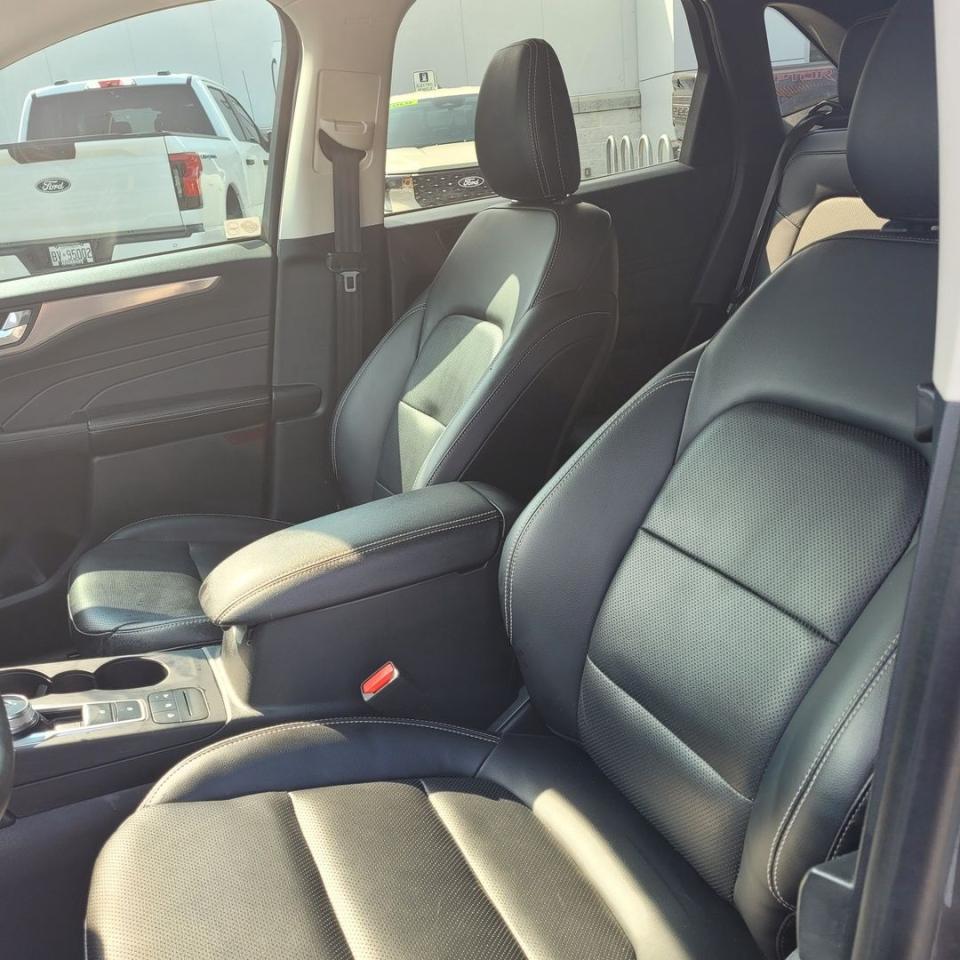 2021 Ford Escape Hybrid Titanium Photo10