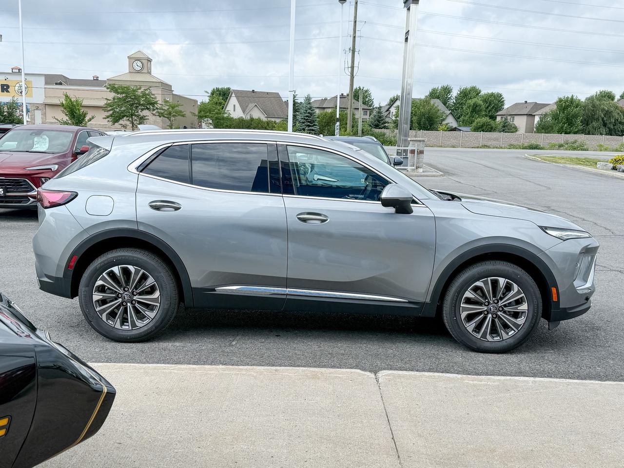 2025 Buick Envision Preferred 2.0L 4 CYL WITH REMOTE START/ENTRY, HEATED SEATS, HEATED STEERING WHEEL, BOSE SOUND, HD SURROUND VISION Photo