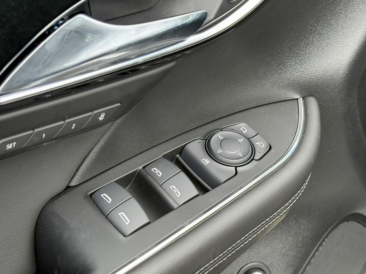 2025 Buick Envision Preferred 2.0L 4 CYL WITH REMOTE START/ENTRY, HEATED SEATS, HEATED STEERING WHEEL, BOSE SOUND, HD SURROUND VISION Photo