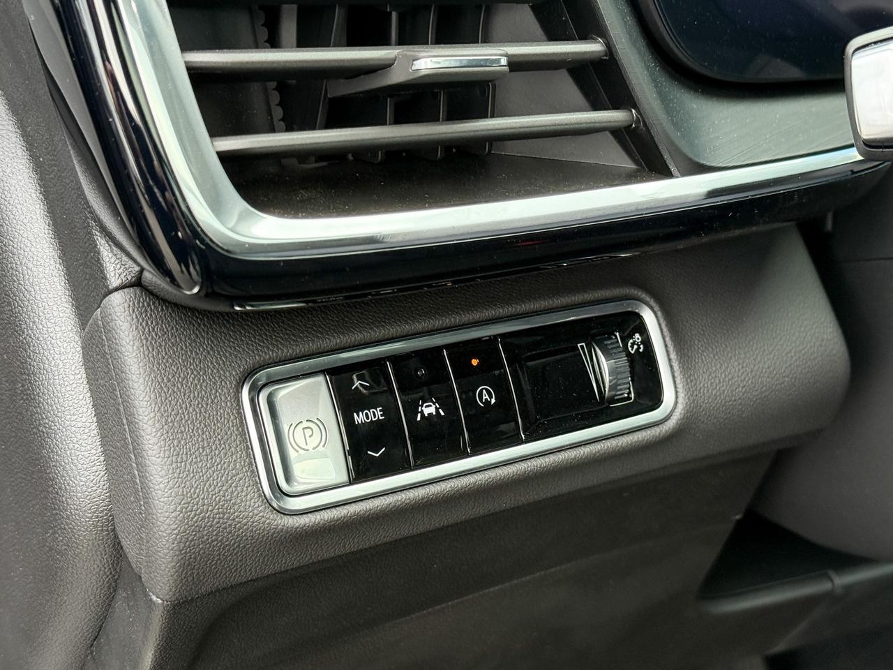 2025 Buick Envision Preferred 2.0L 4 CYL WITH REMOTE START/ENTRY, HEATED SEATS, HEATED STEERING WHEEL, BOSE SOUND, HD SURROUND VISION Photo