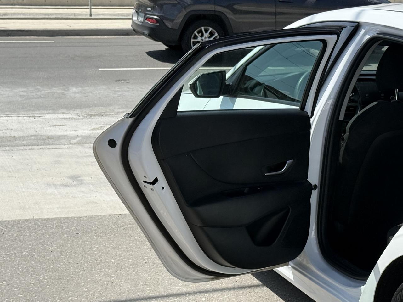 2022 Hyundai Elantra | APPLE CARPLAY | BACK UP CAMERA | - Photo #34