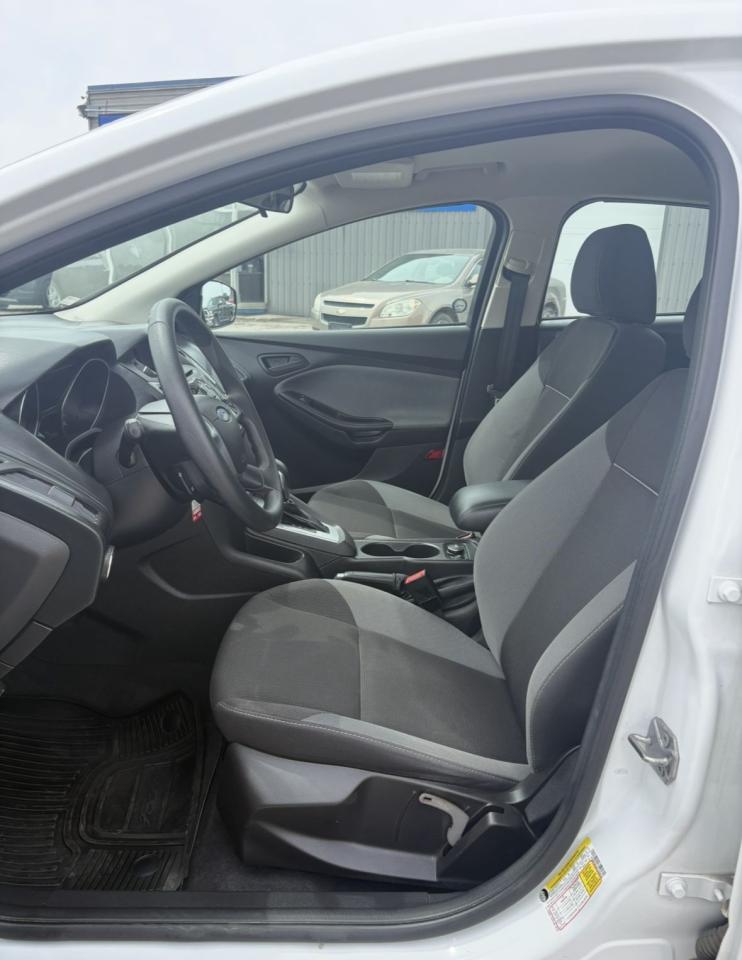 2012 Ford Focus SE - Photo #10