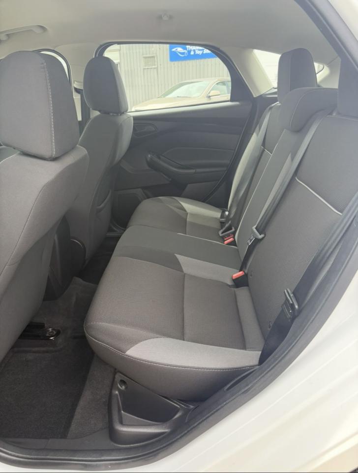 2012 Ford Focus SE - Photo #12