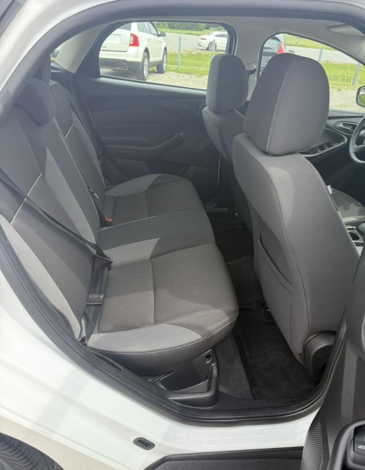 2012 Ford Focus SE - Photo #14