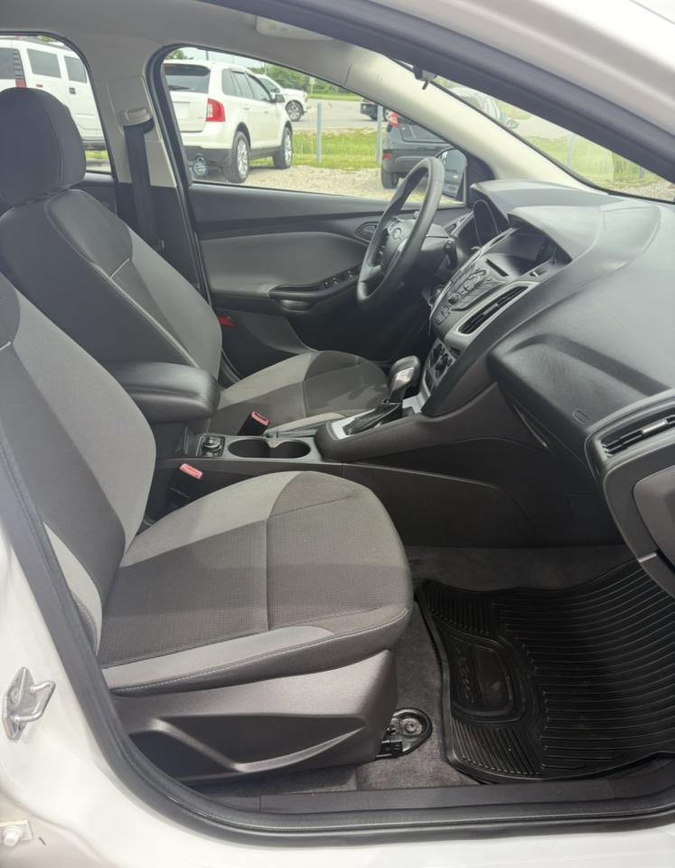 2012 Ford Focus SE - Photo #16