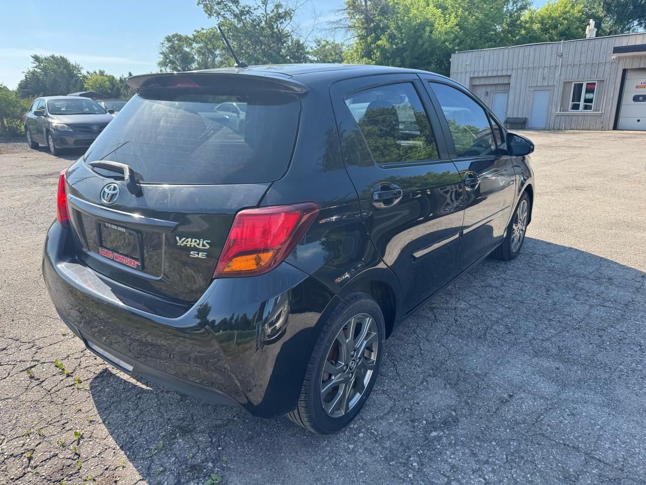 2015 Toyota Yaris SE Photo2