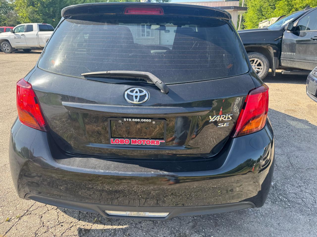 2015 Toyota Yaris SE Photo3