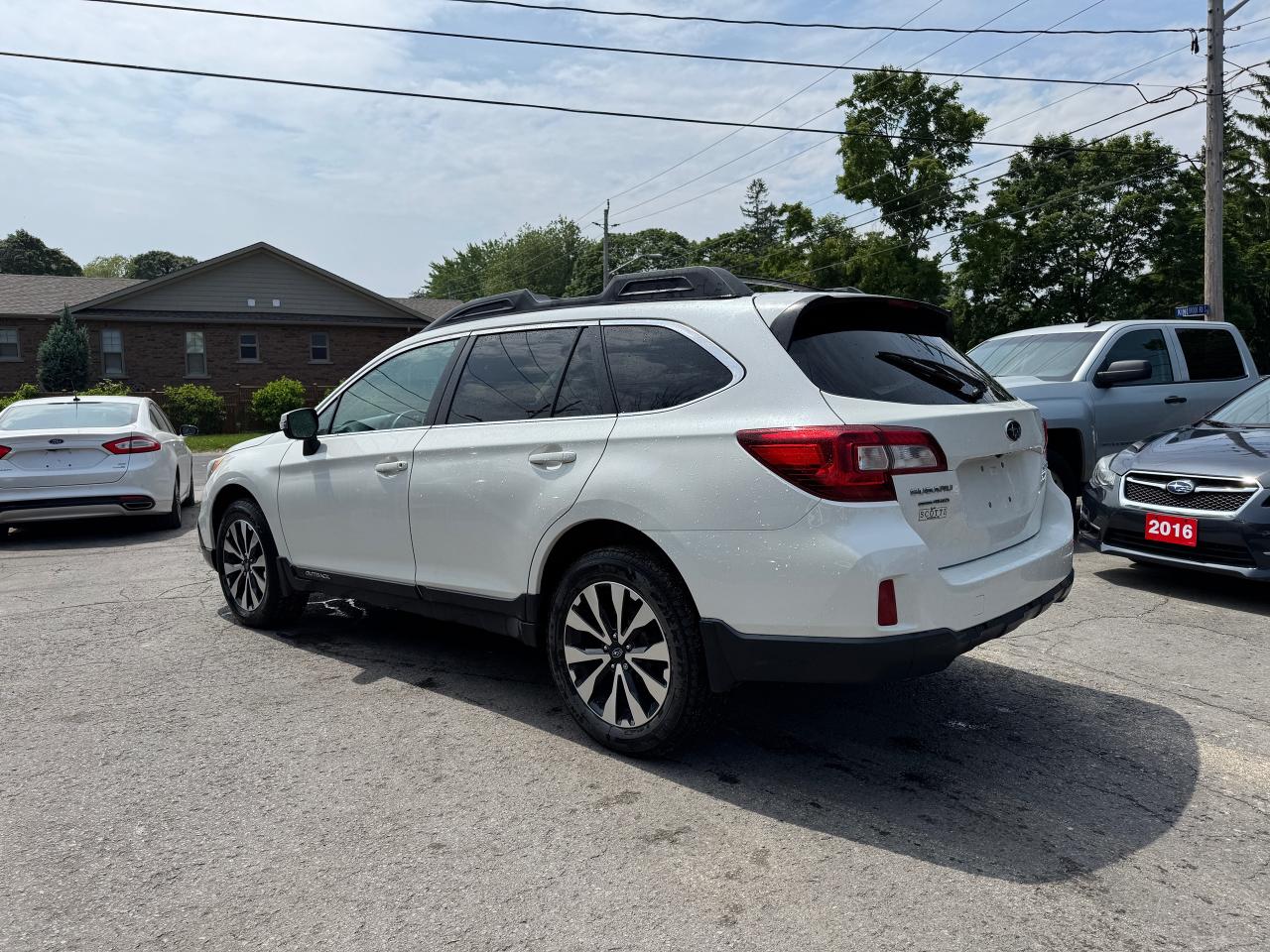 2015 Subaru Outback 2.5i w/Limited & Tech Pkg - Photo #5