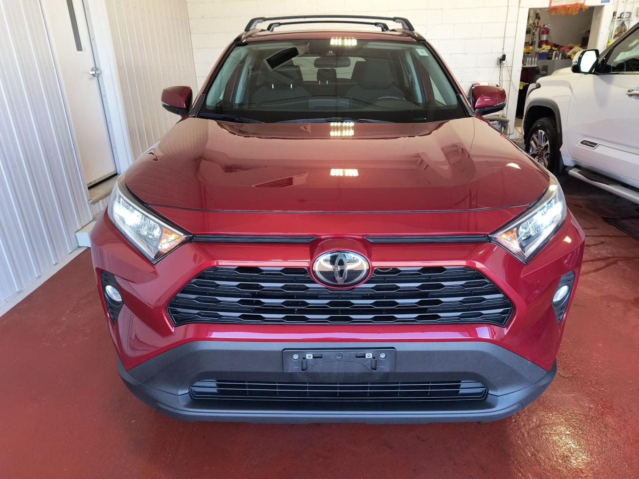 2021 Toyota RAV4 XLE Photo2