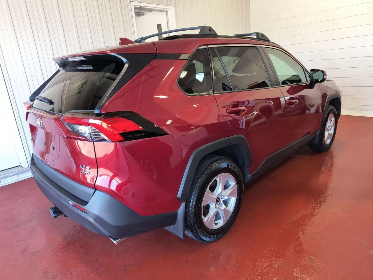 2021 Toyota RAV4 XLE Photo1