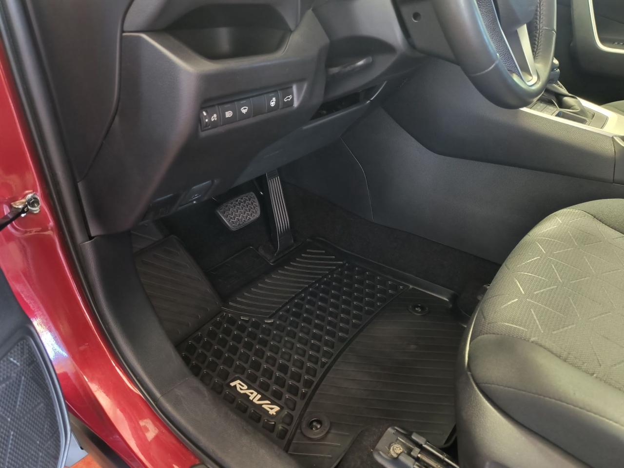 2021 Toyota RAV4 XLE Photo