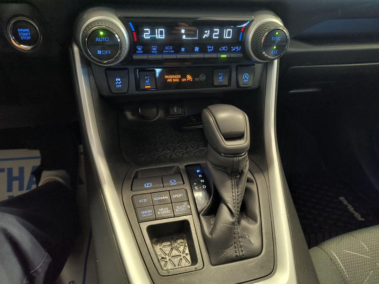 2021 Toyota RAV4 XLE Photo