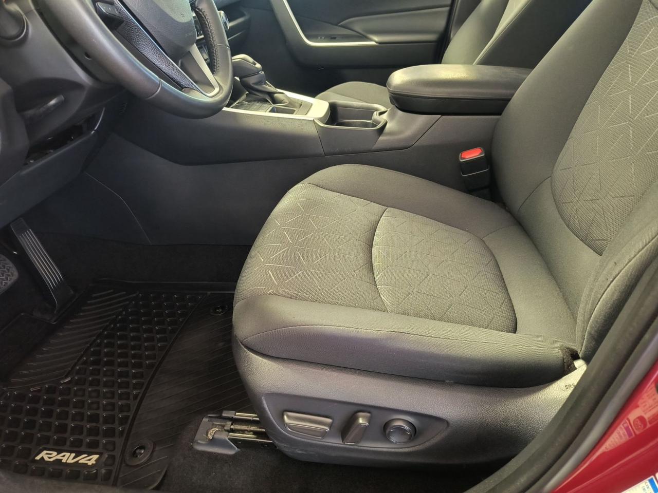 2021 Toyota RAV4 XLE Photo