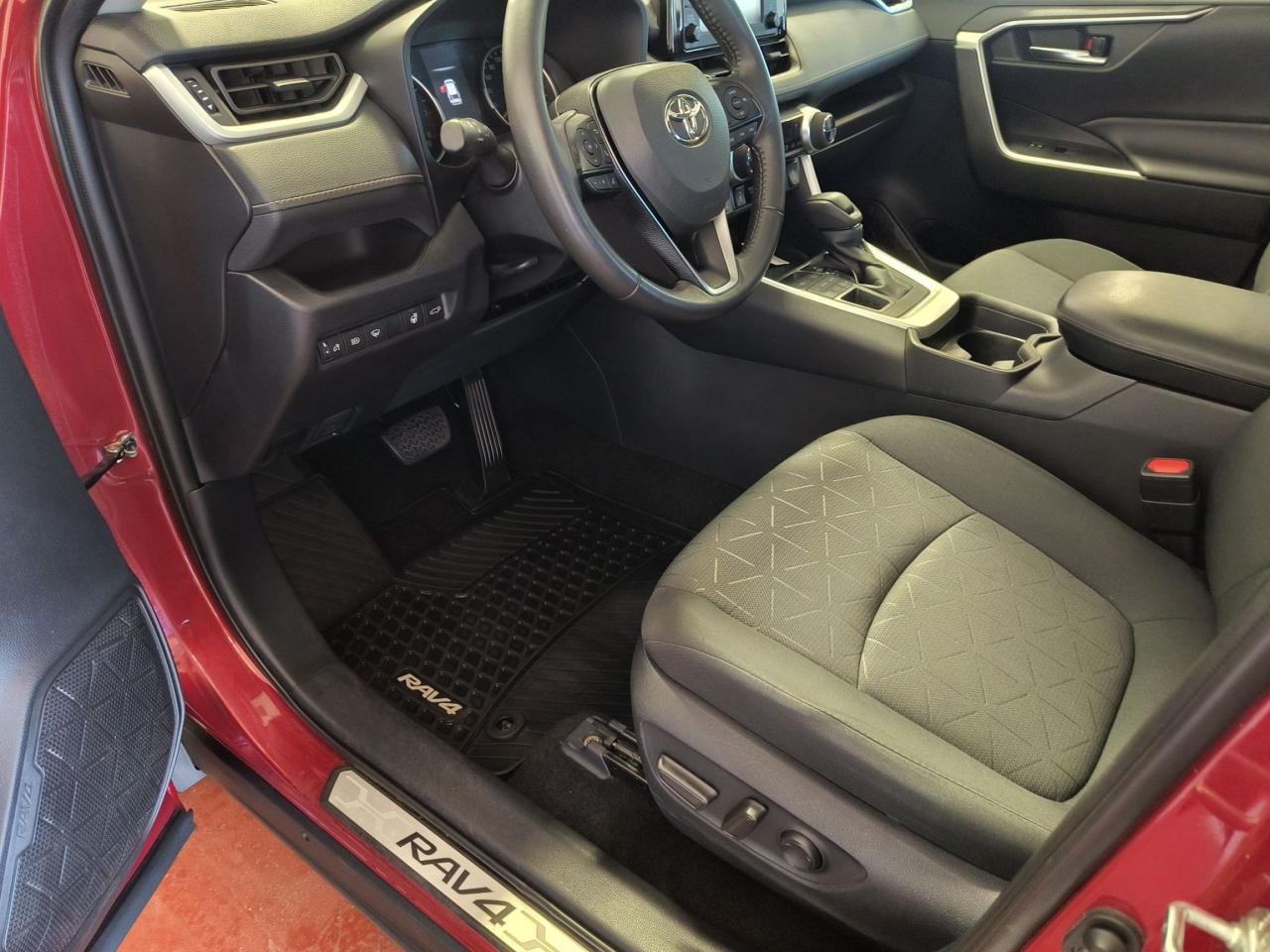 2021 Toyota RAV4 XLE Photo