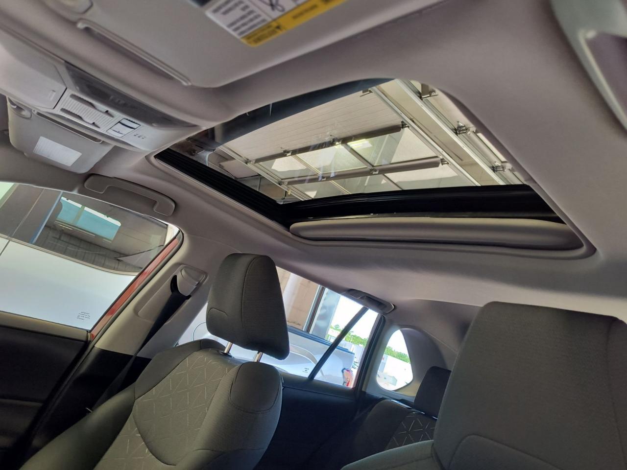 2021 Toyota RAV4 XLE Photo