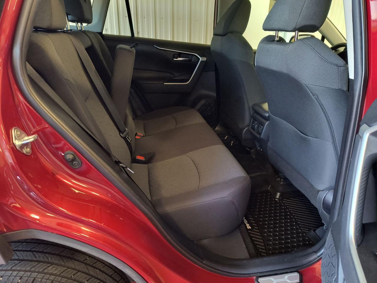2021 Toyota RAV4 XLE Photo