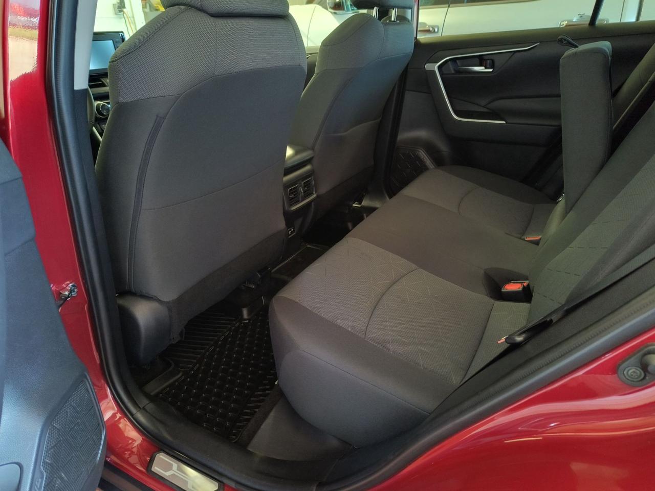 2021 Toyota RAV4 XLE Photo0
