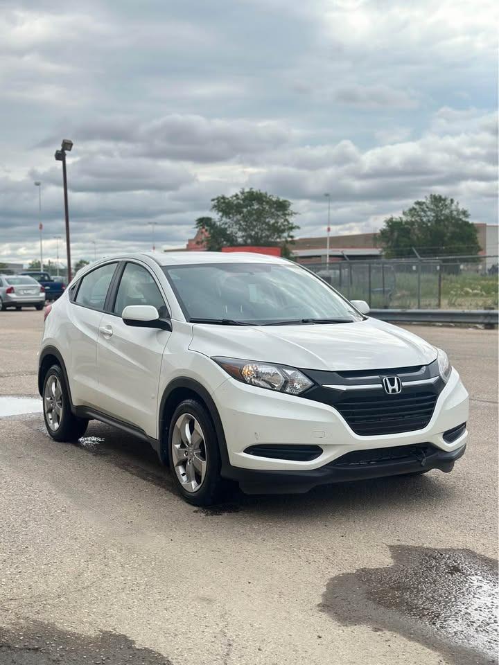 2017 Honda HR-V LX - Photo #2