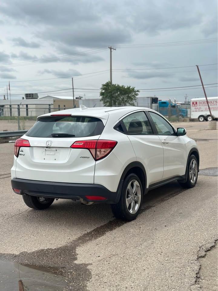 2017 Honda HR-V LX - Photo #4