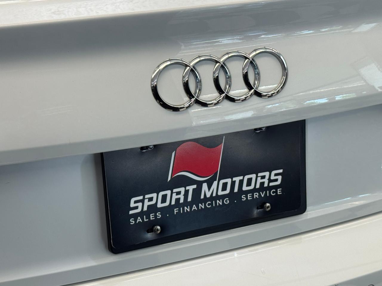 2017 Audi A4 Komfort Quattro+New Tires+ApplePlay+CLEAN CARFAX Photo121