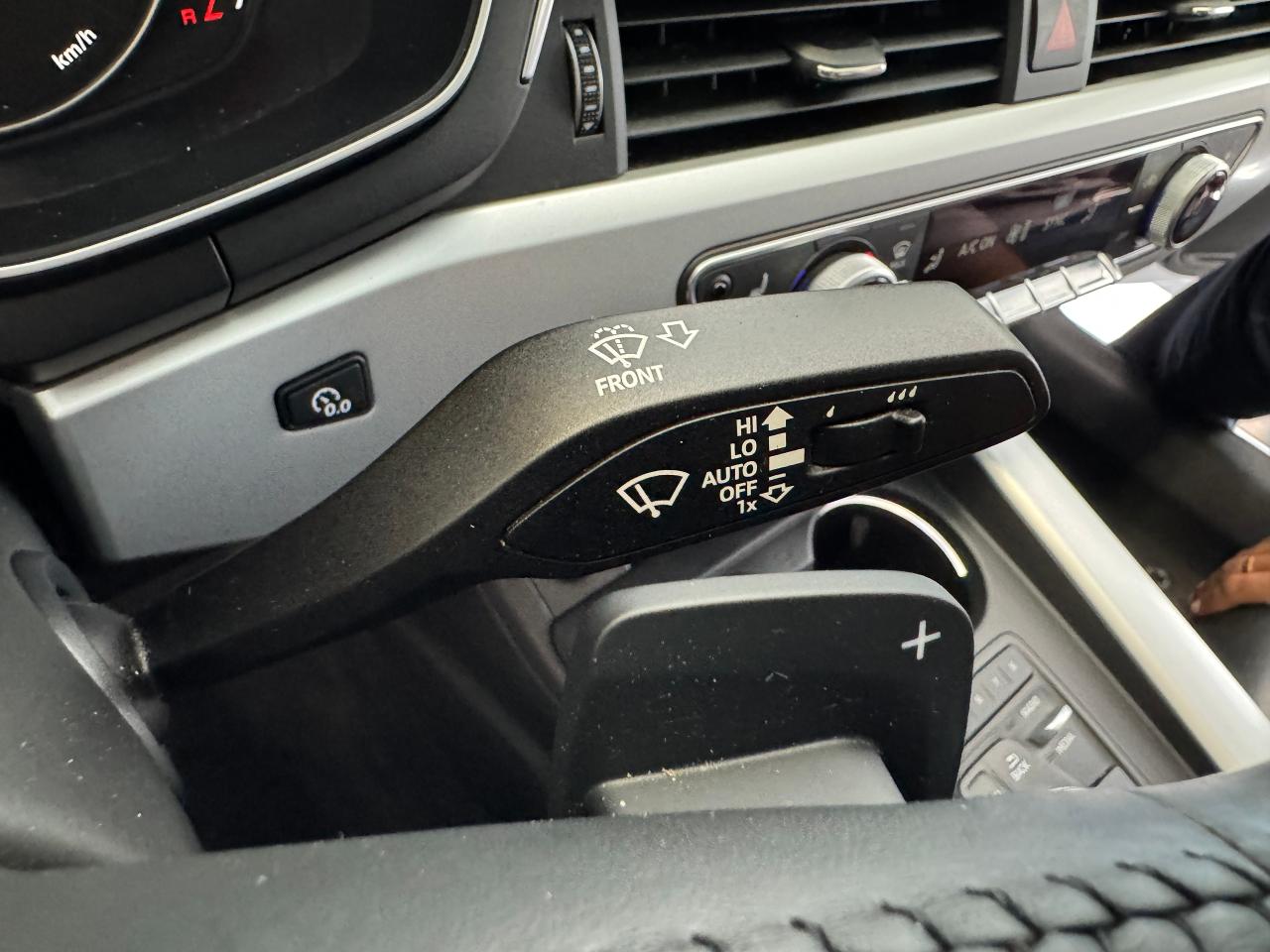 2017 Audi A4 Komfort Quattro+New Tires+ApplePlay+CLEAN CARFAX - Photo #44