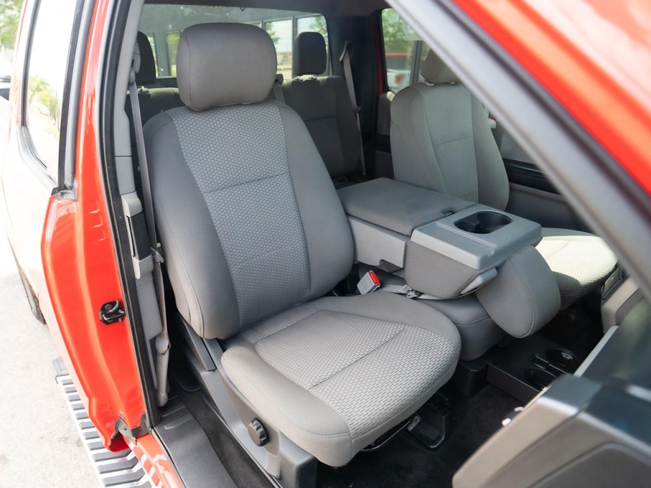 2018 Ford F-150 XLT 3.3L Photo19