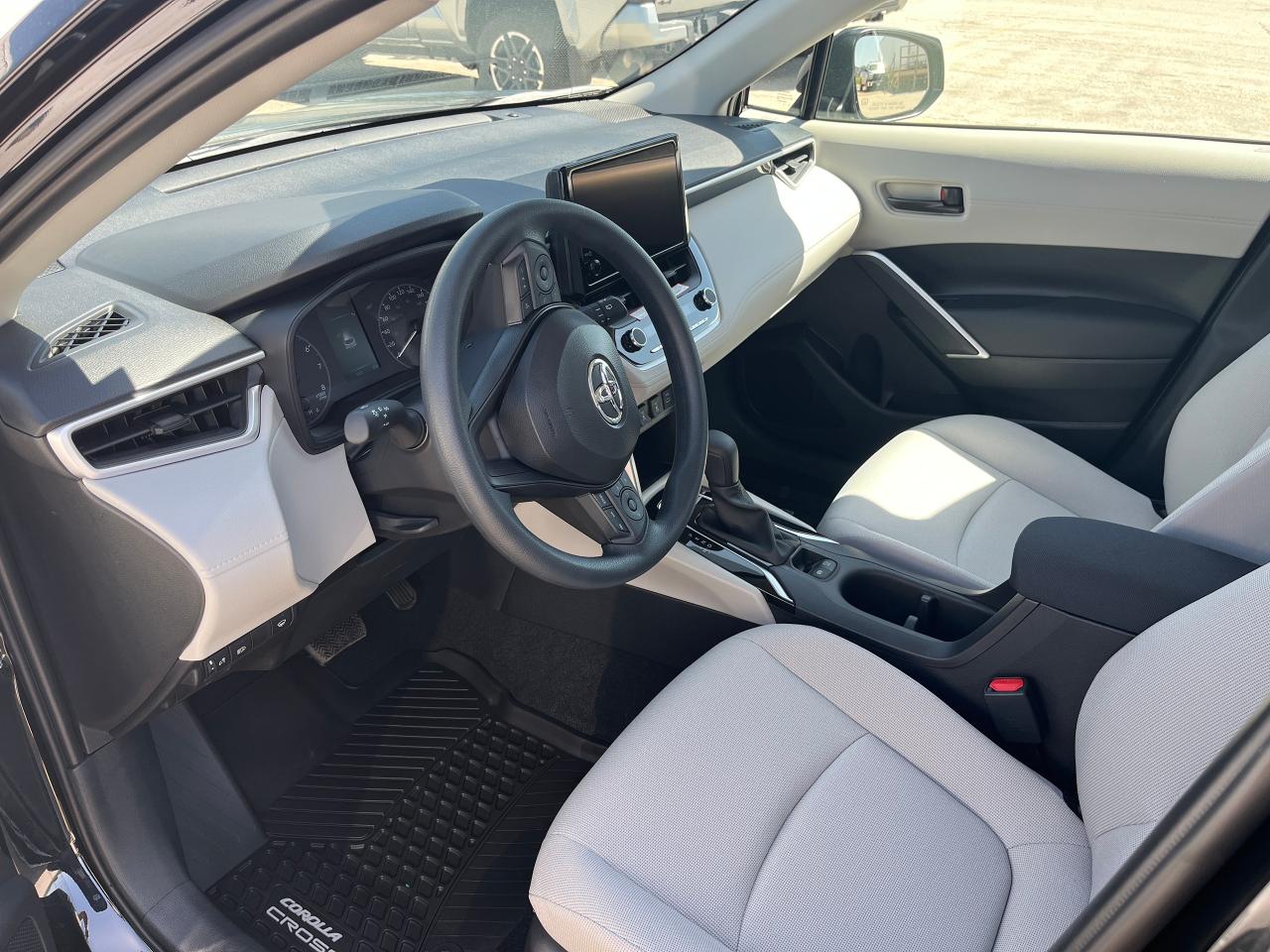 2025 Toyota Corolla Cross L - Photo #5