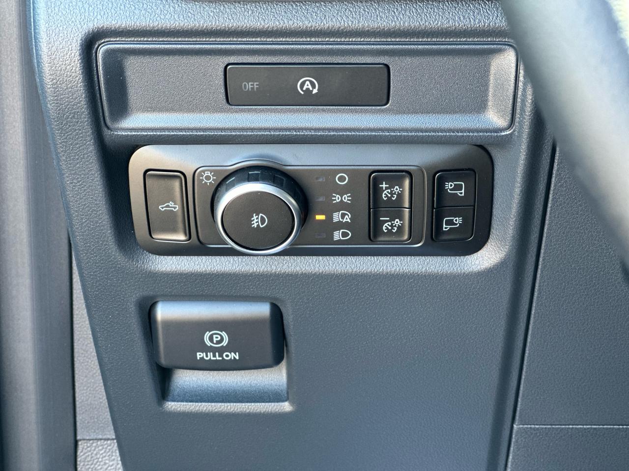 2025 Ford F-150 XLT 4WD SuperCrew 5.5' Box Photo5