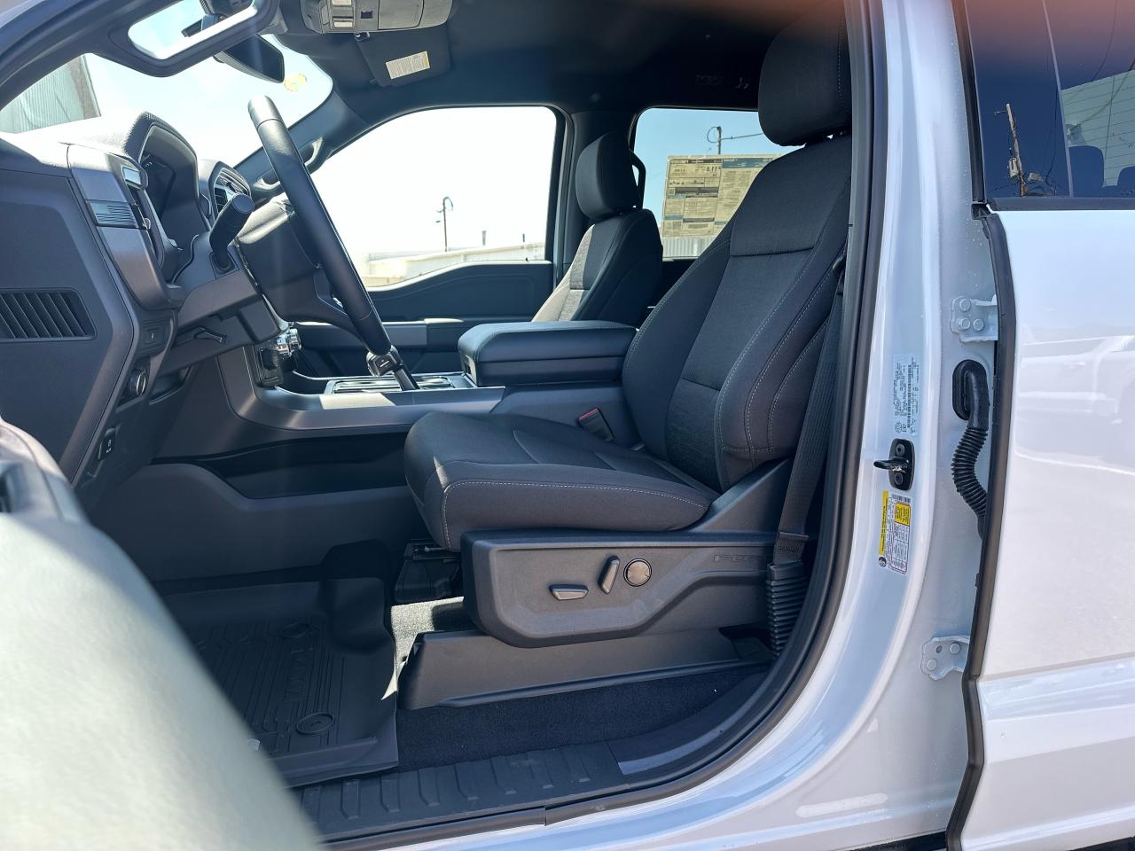 2025 Ford F-150 XLT 4WD SuperCrew 5.5' Box Photo5