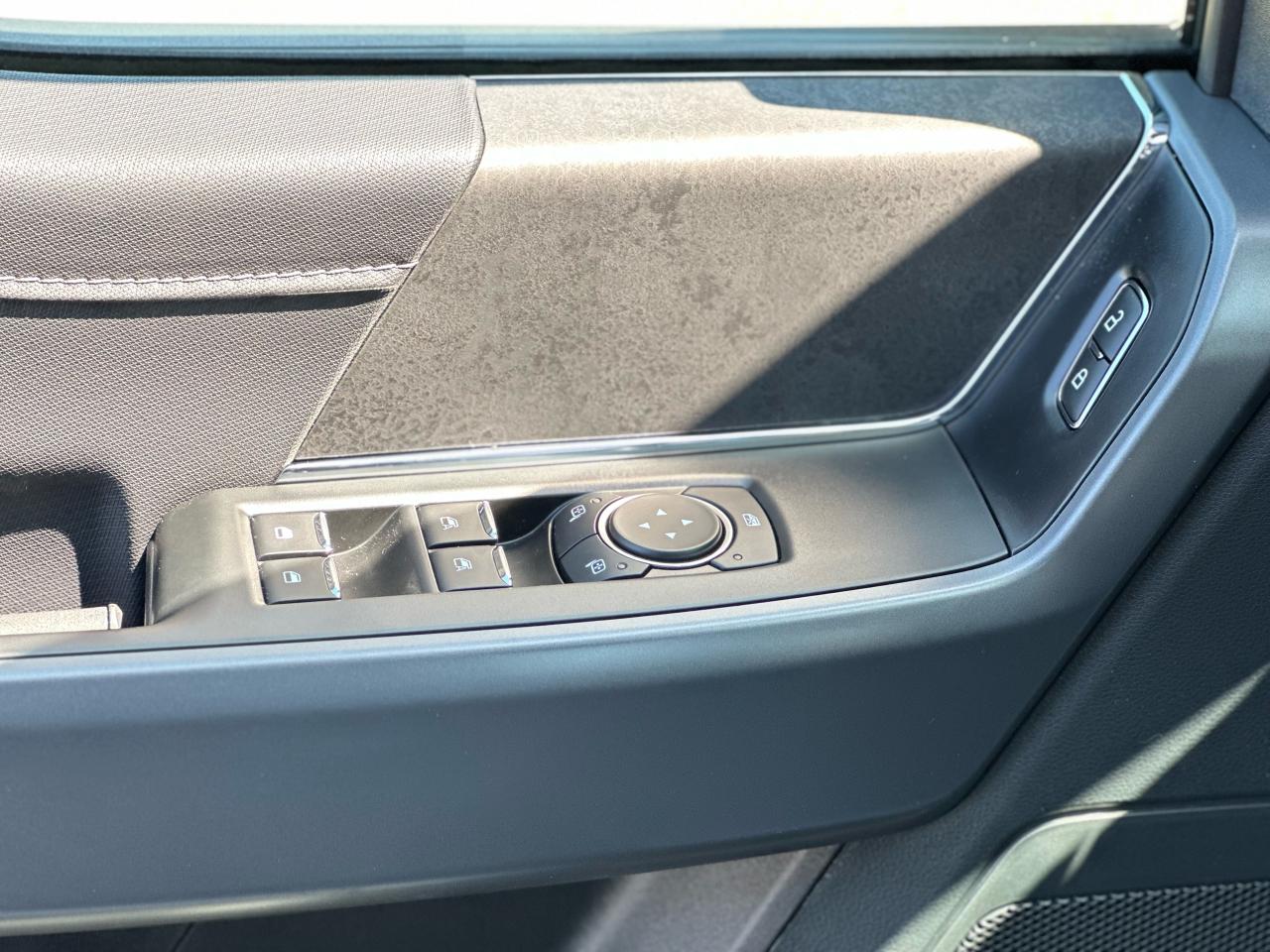 2025 Ford F-150 XLT 4WD SuperCrew 5.5' Box Photo5