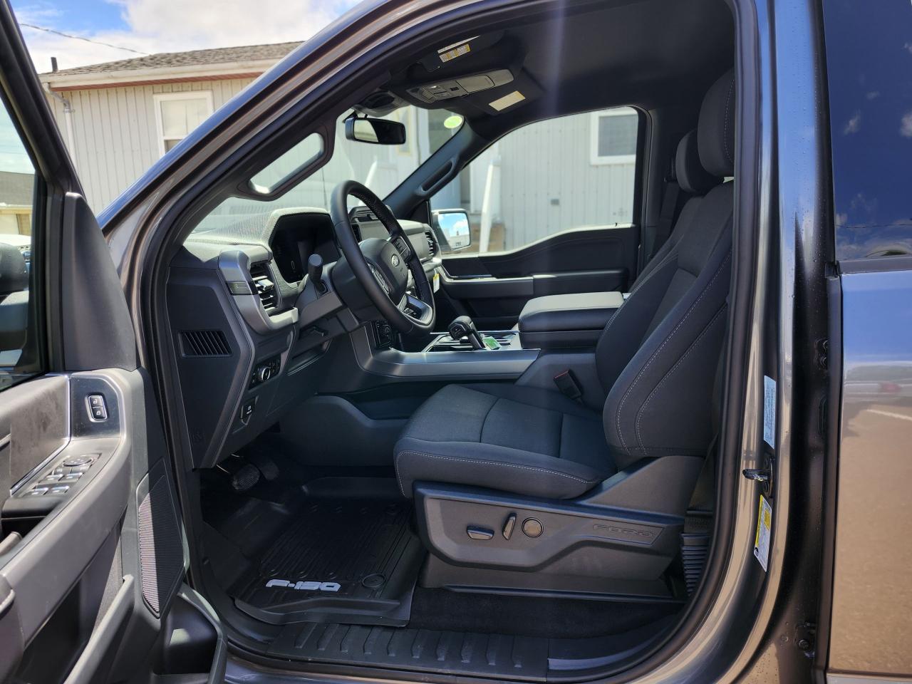 2025 Ford F-150 XLT 4WD SuperCrew 5.5' Box Photo5