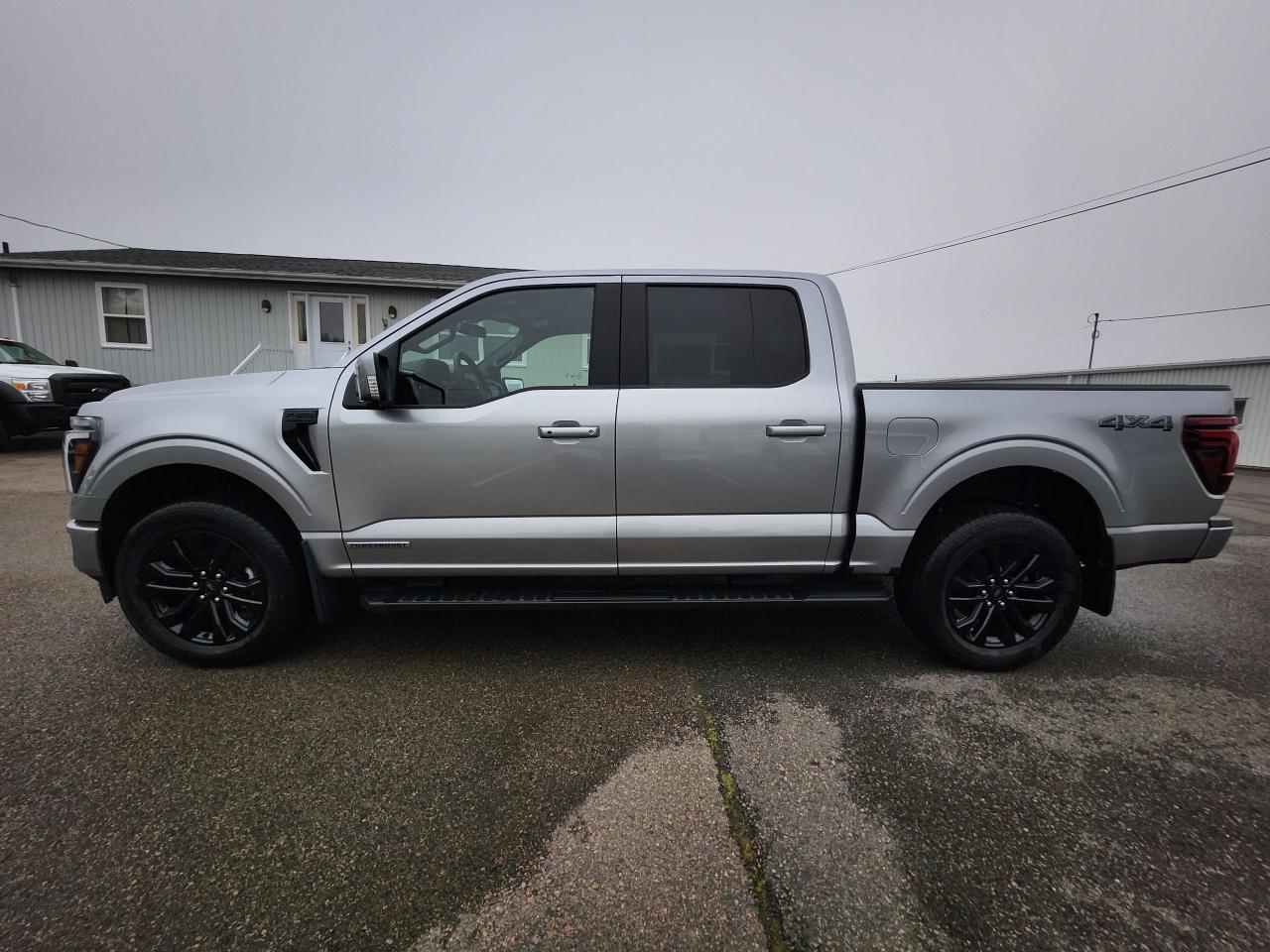 2025 Ford F-150 Lariat 4WD SuperCrew 5.5' Box Photo5