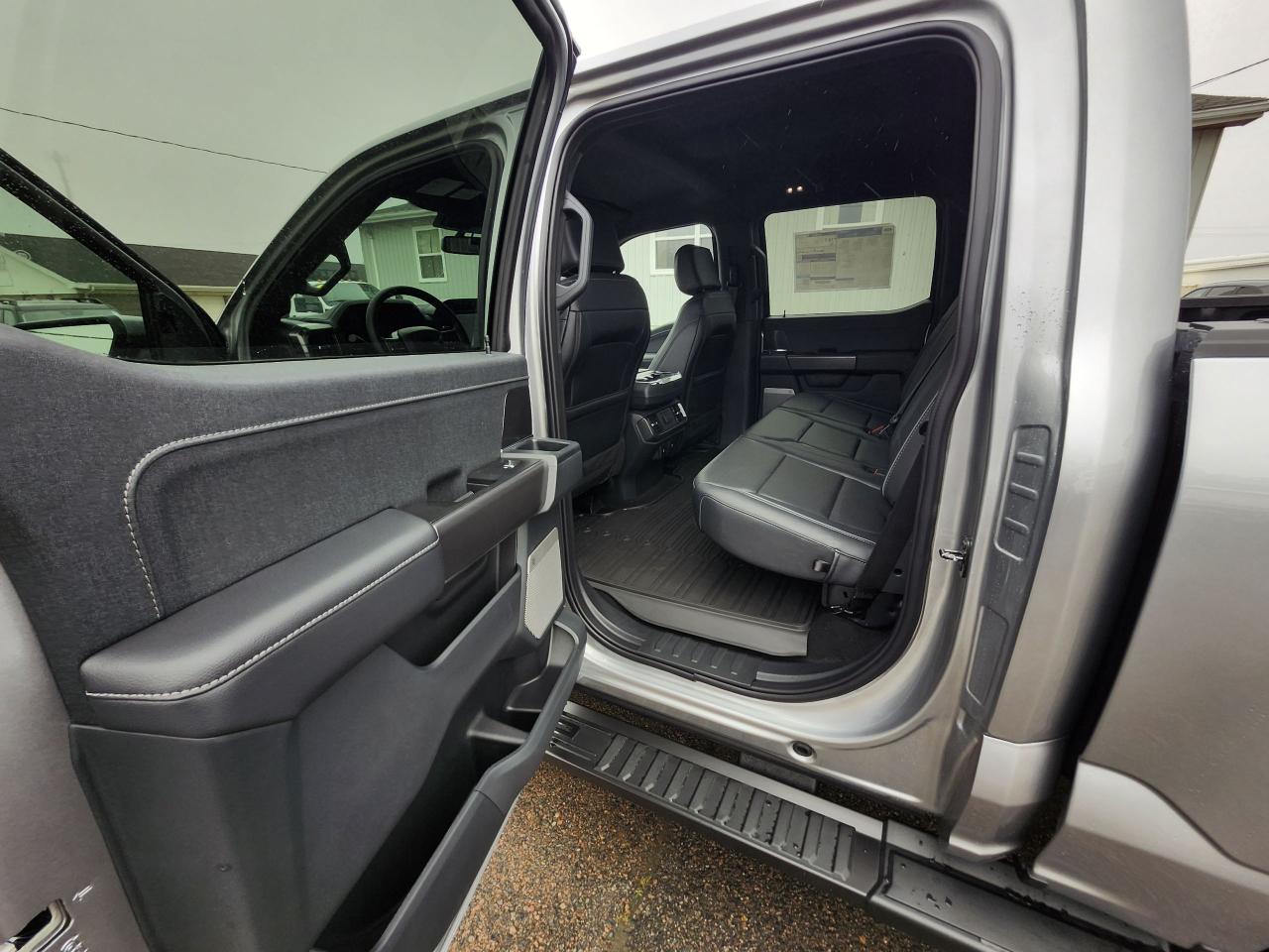 2025 Ford F-150 Lariat 4WD SuperCrew 5.5' Box Photo5