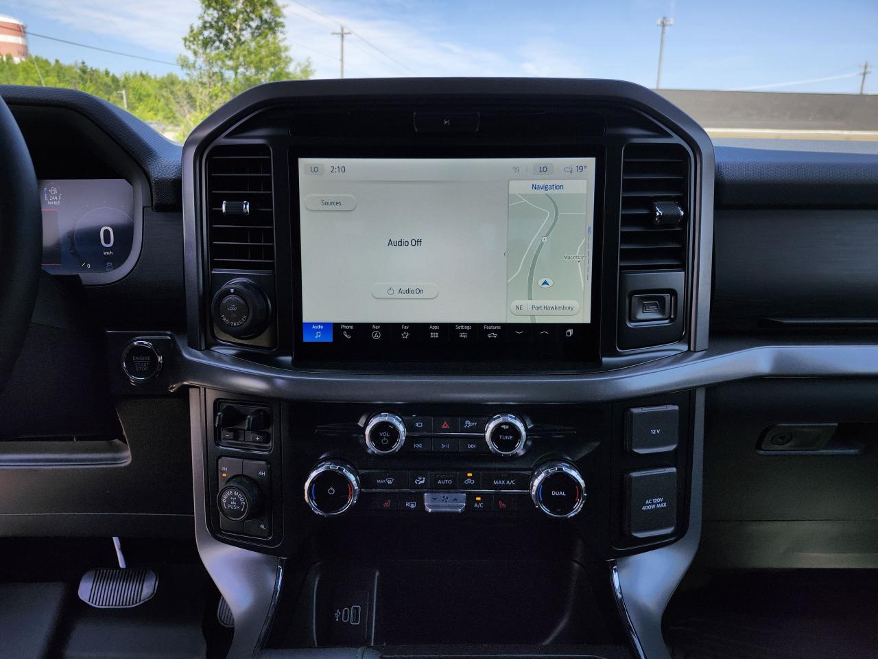 2025 Ford F-150 XLT 4WD SuperCrew 5.5' Box Photo5