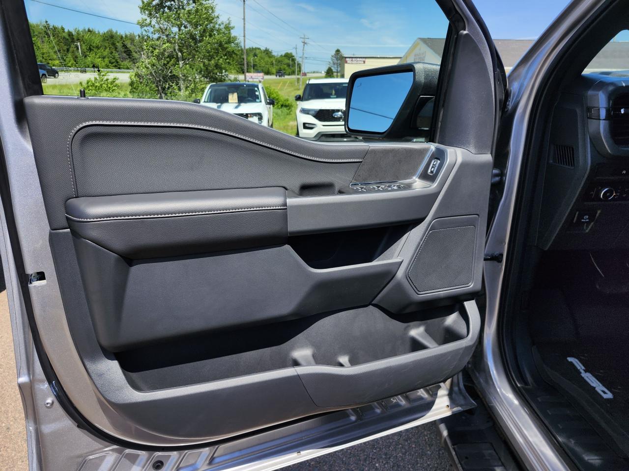 2025 Ford F-150 XLT 4WD SuperCrew 5.5' Box Photo5