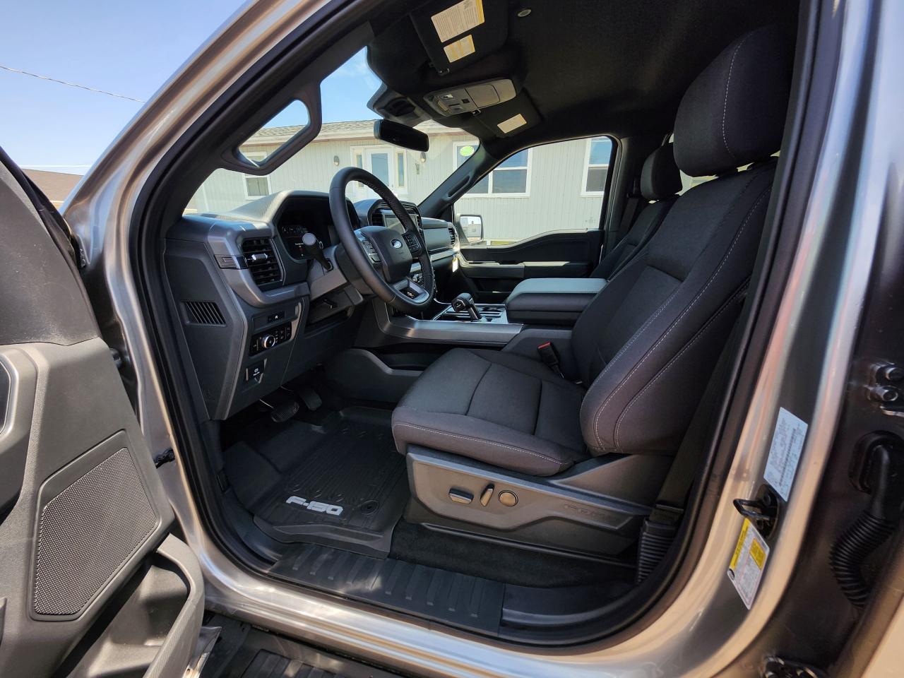 2025 Ford F-150 XLT 4WD SuperCrew 5.5' Box Photo5