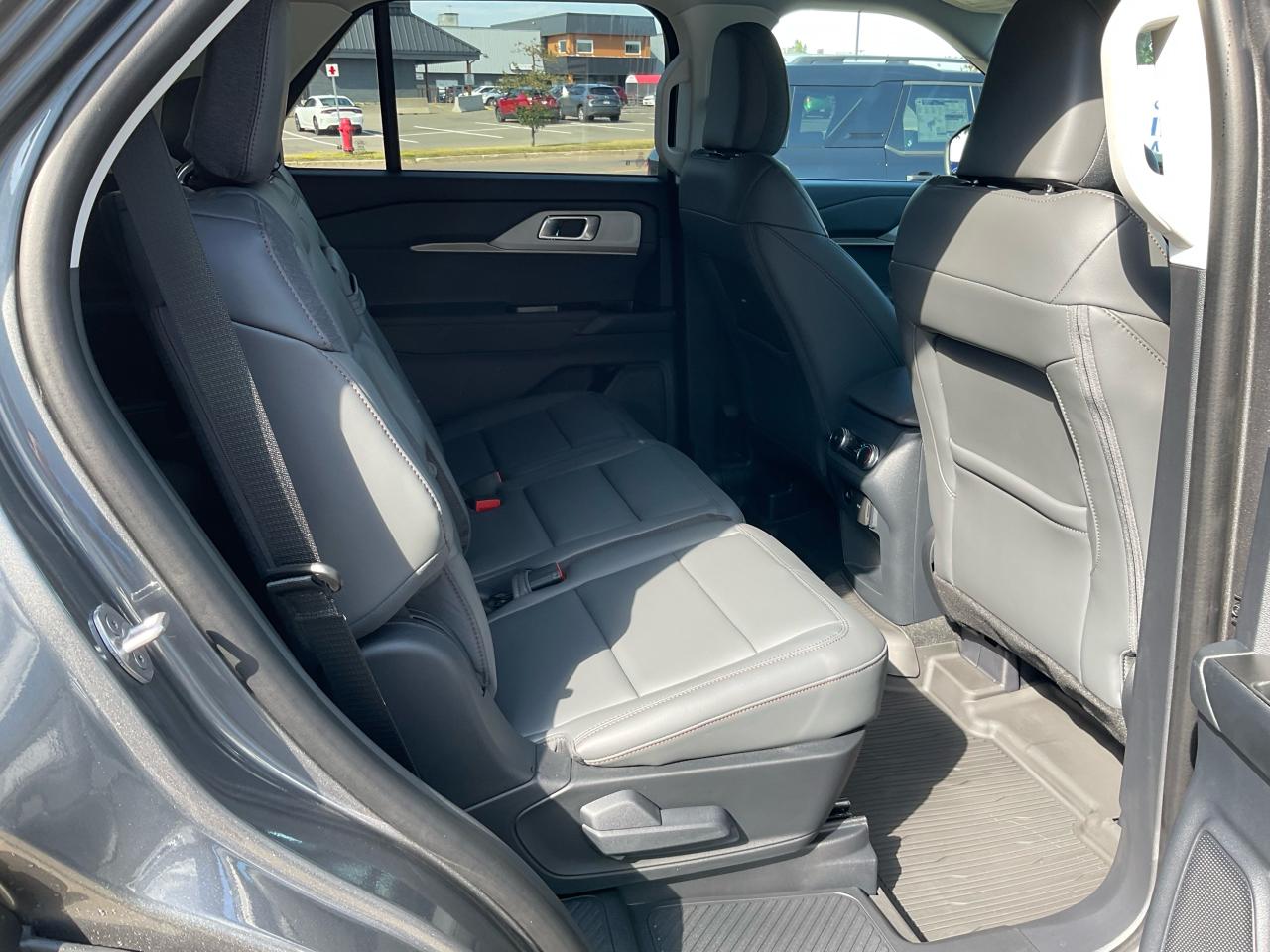 2025 Ford Explorer ACTIVE Photo5