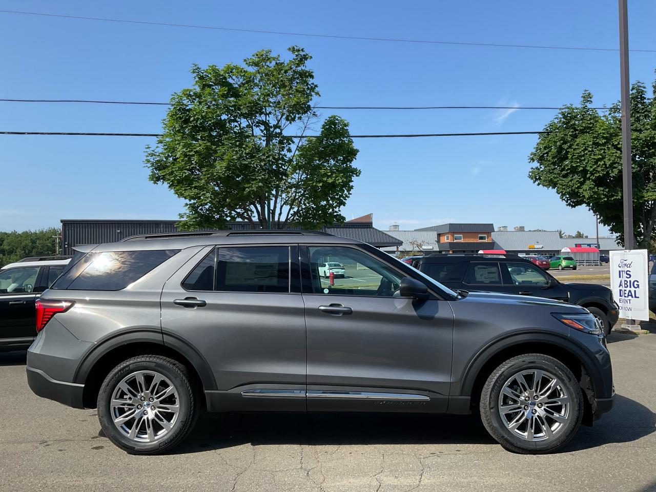 2025 Ford Explorer ACTIVE Photo5