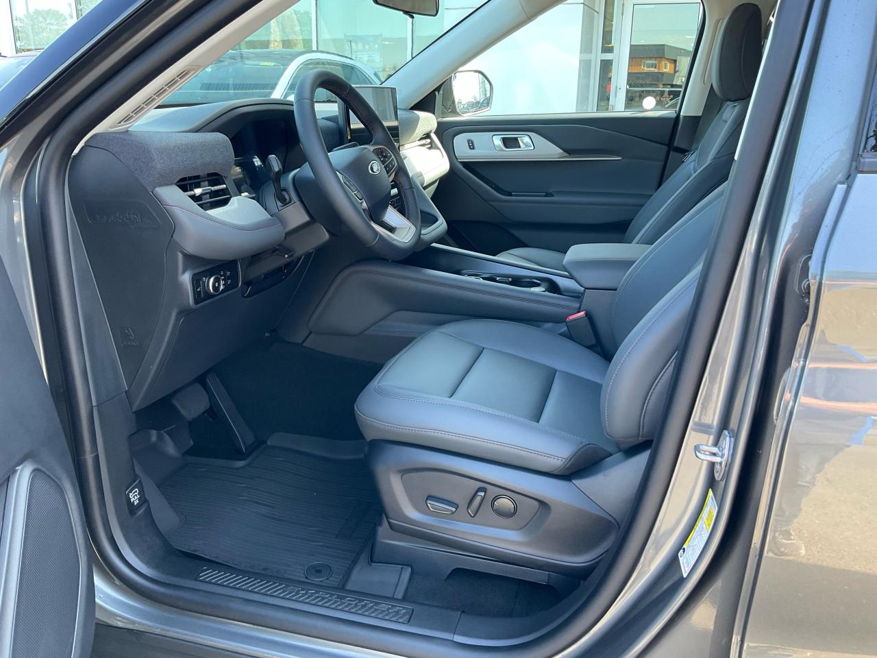 2025 Ford Explorer ACTIVE Photo5
