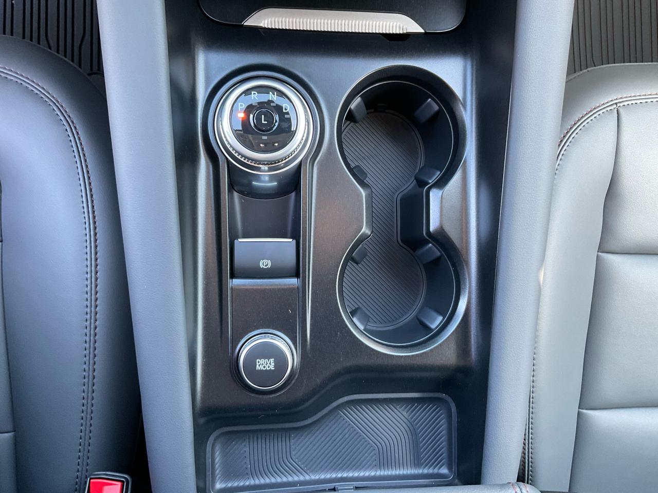 2025 Ford Explorer ACTIVE Photo5