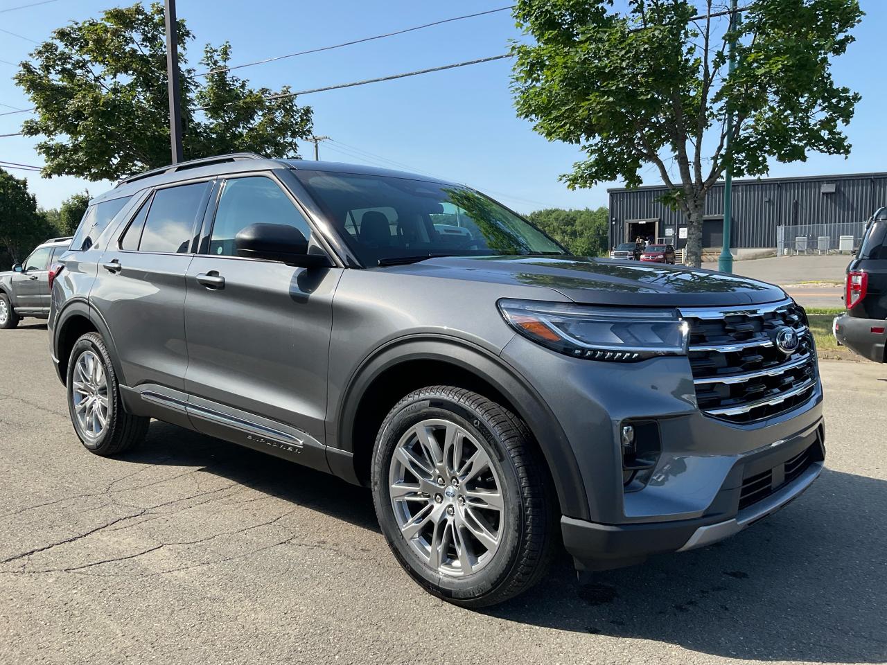 2025 Ford Explorer ACTIVE Photo2