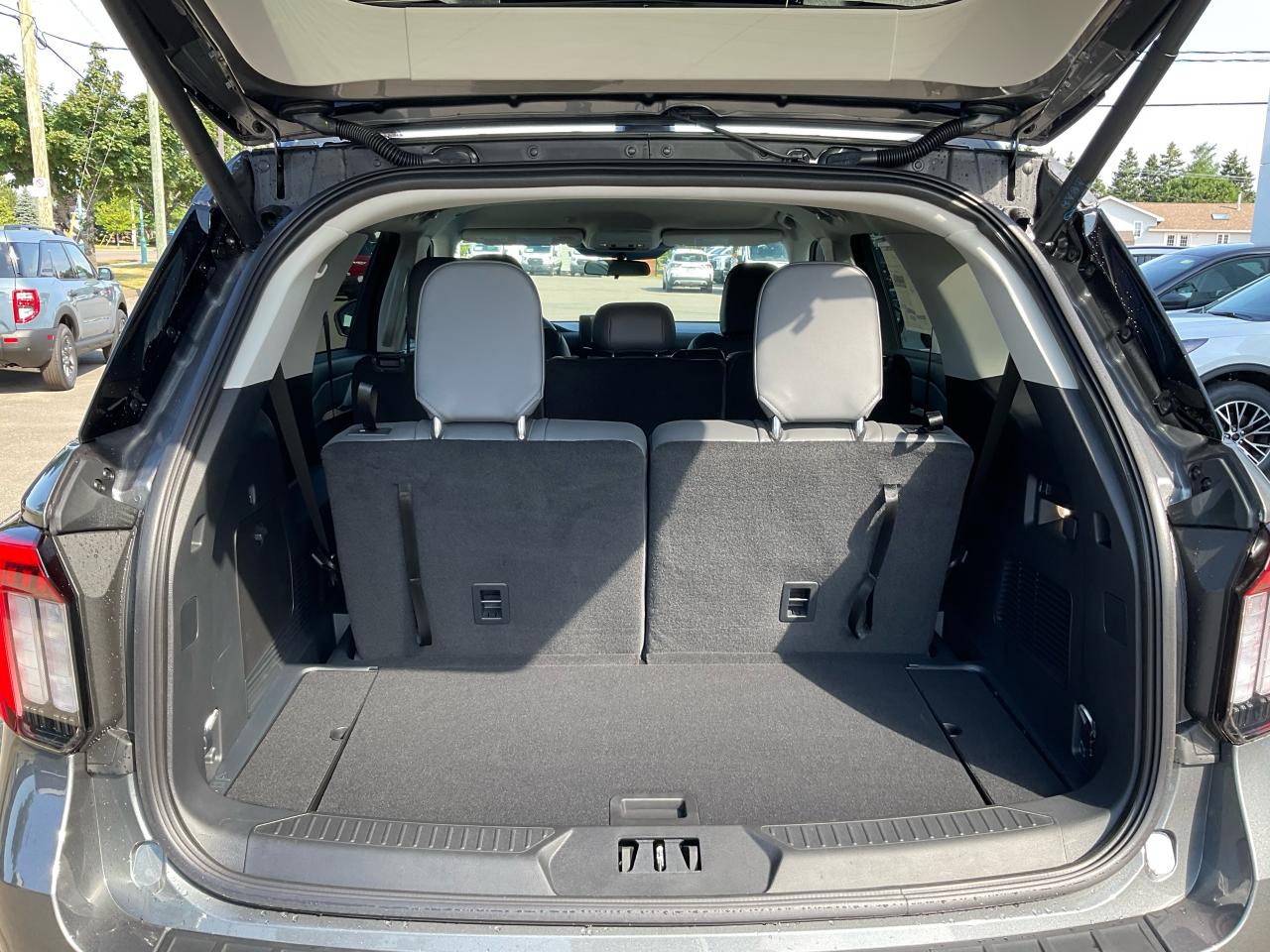 2025 Ford Explorer ACTIVE Photo5